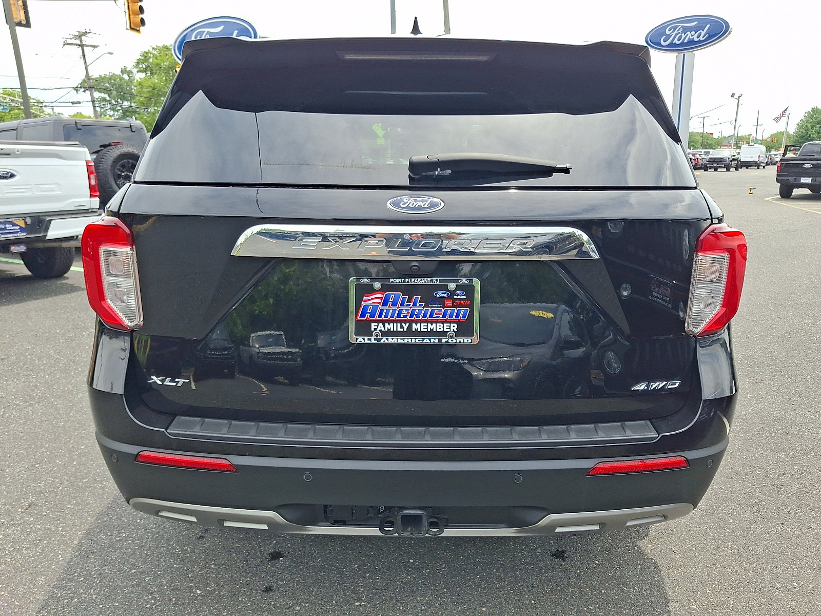 Certified 2023 Ford Explorer XLT w/ Equipment Group 202A AWD/4WD image 9