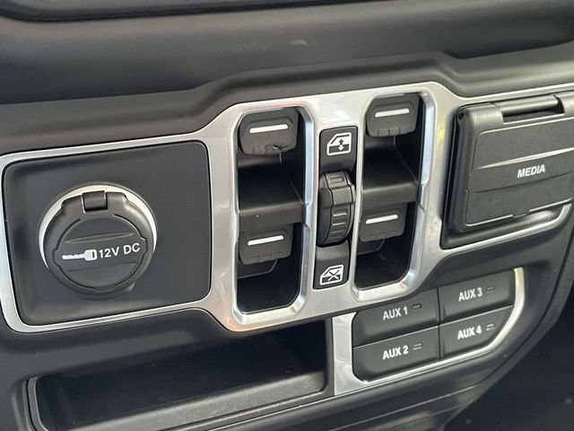 Used 2023 Jeep Gladiator Overland w/ LED Lighting Group AWD/4WD image 14