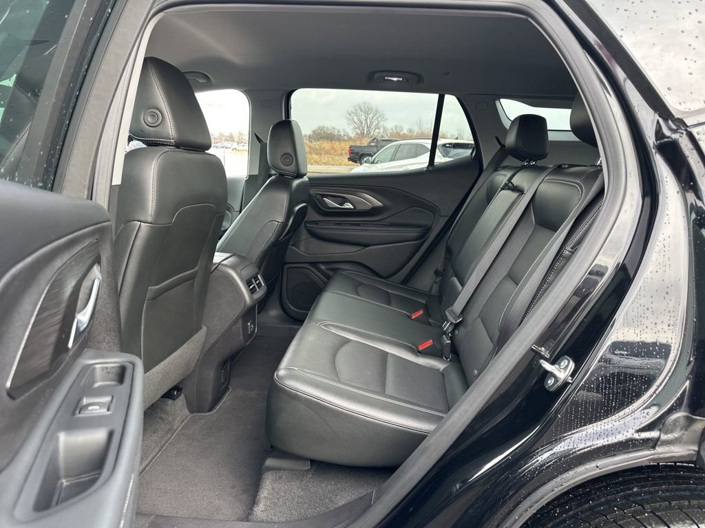 Used 2024 GMC Terrain SLT image 25