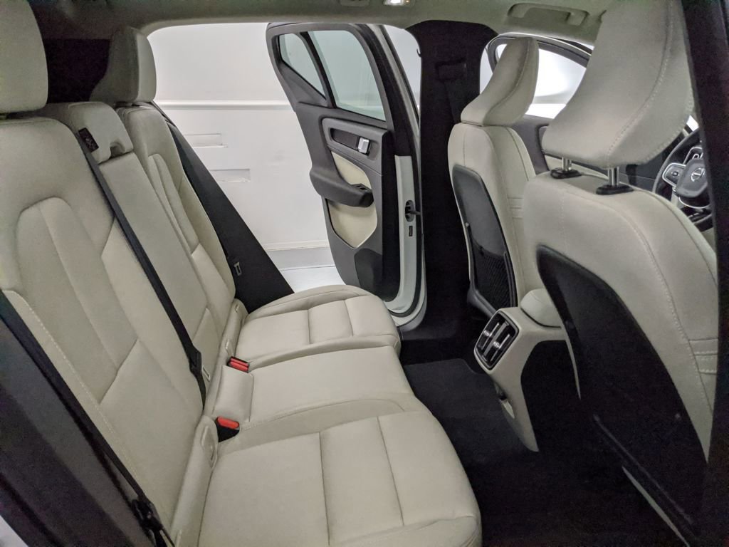 Used 2023 Volvo XC40 B5 Ultimate w/ Climate Package image 19