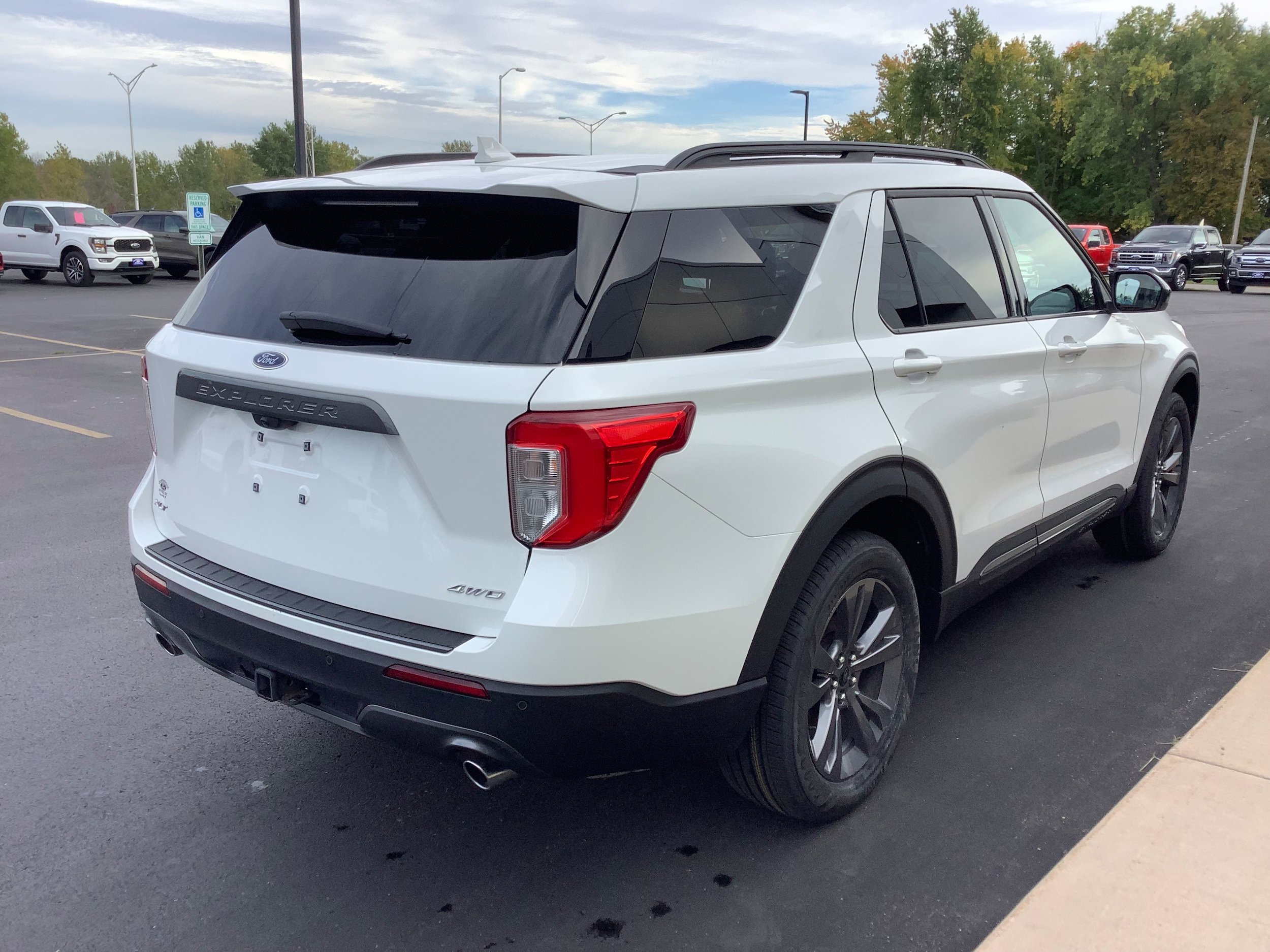 Certified 2024 Ford Explorer XLT w/ Equipment Group 202A AWD/4WD image 5