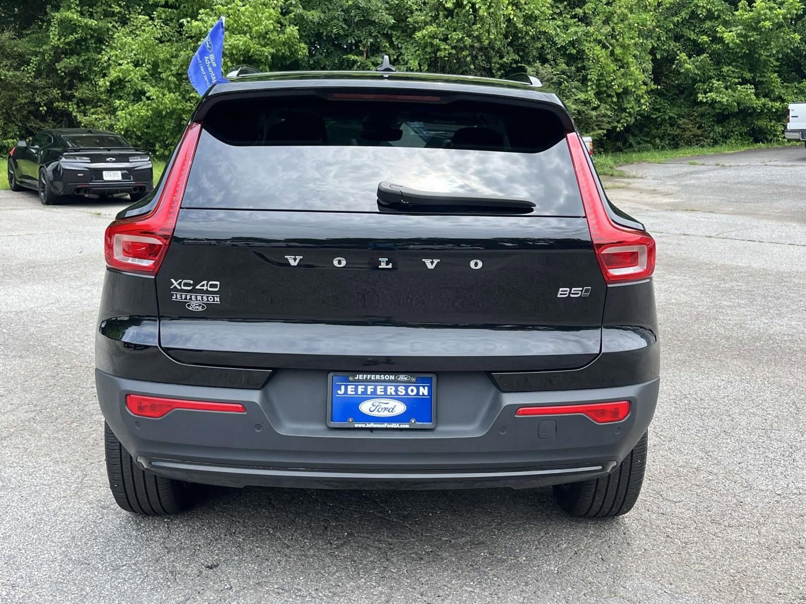 Used 2025 Volvo XC40 B5 Plus AWD/4WD image 4