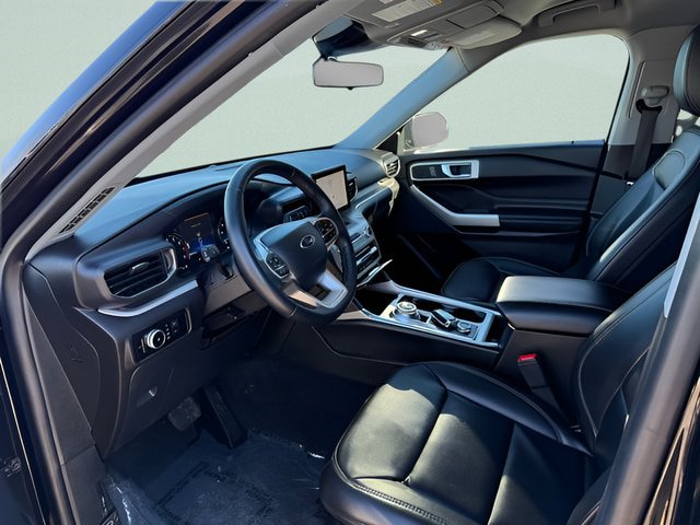 Certified 2022 Ford Explorer XLT w/ Equipment Group 202A AWD/4WD image 4