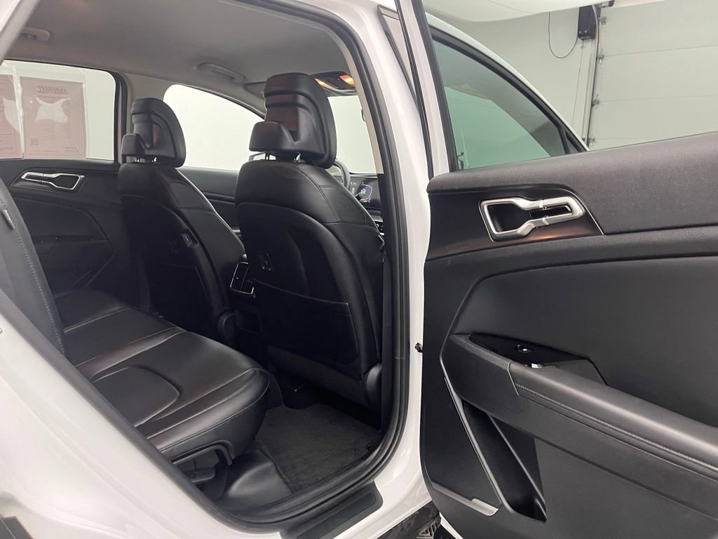 Used 2025 Kia Sportage EX image 29
