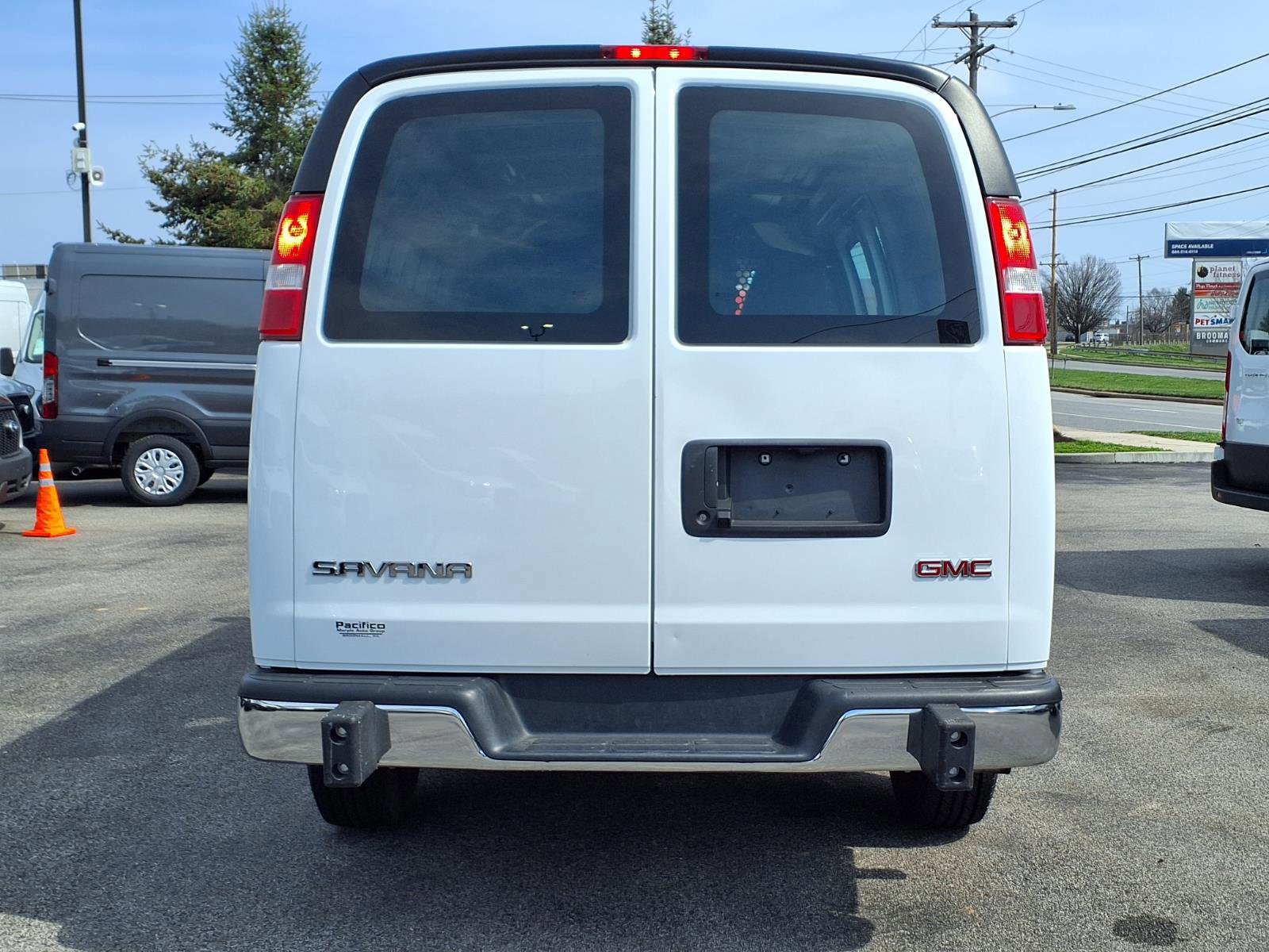 Used 2024 GMC Savana 2500 w/ Driver Convenience Package image 4