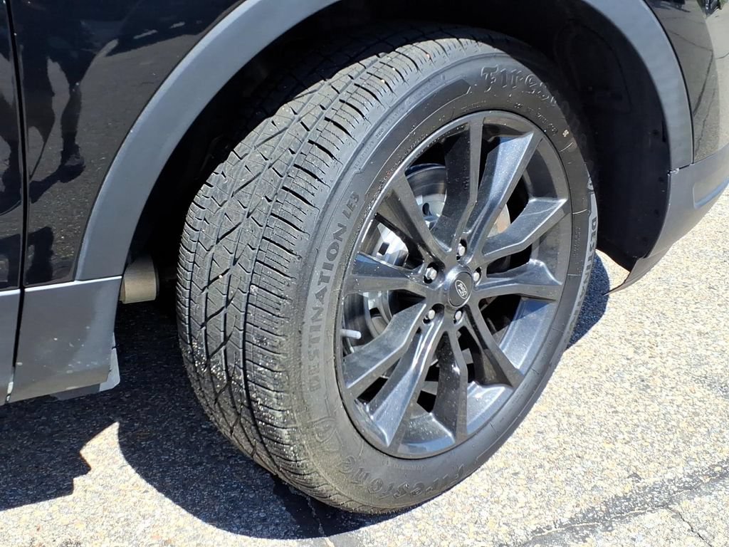 Certified 2018 Ford Explorer XLT w/ Equipment Group 202A AWD/4WD image 9