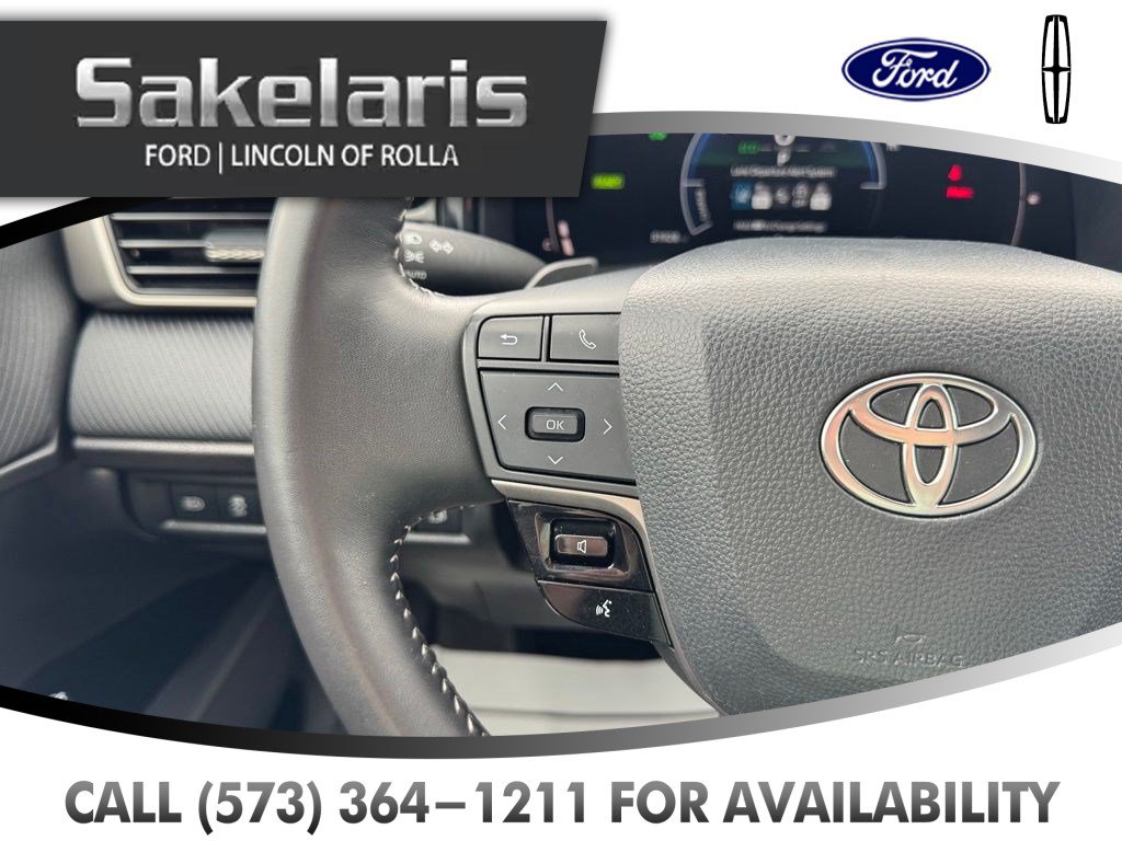 Used 2025 Toyota Camry SE FWD image 16