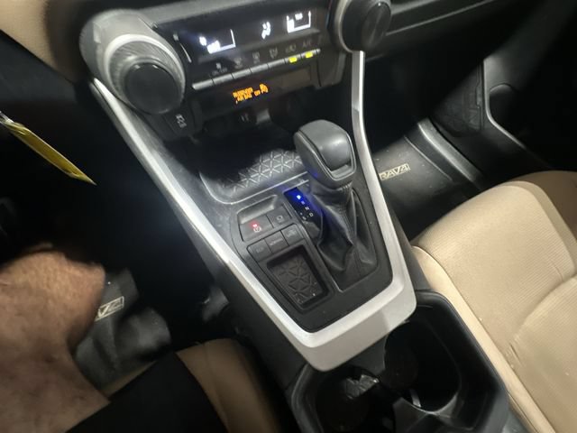 Used 2019 Toyota RAV4 LE w/ Carpet Mat Package FWD image 27