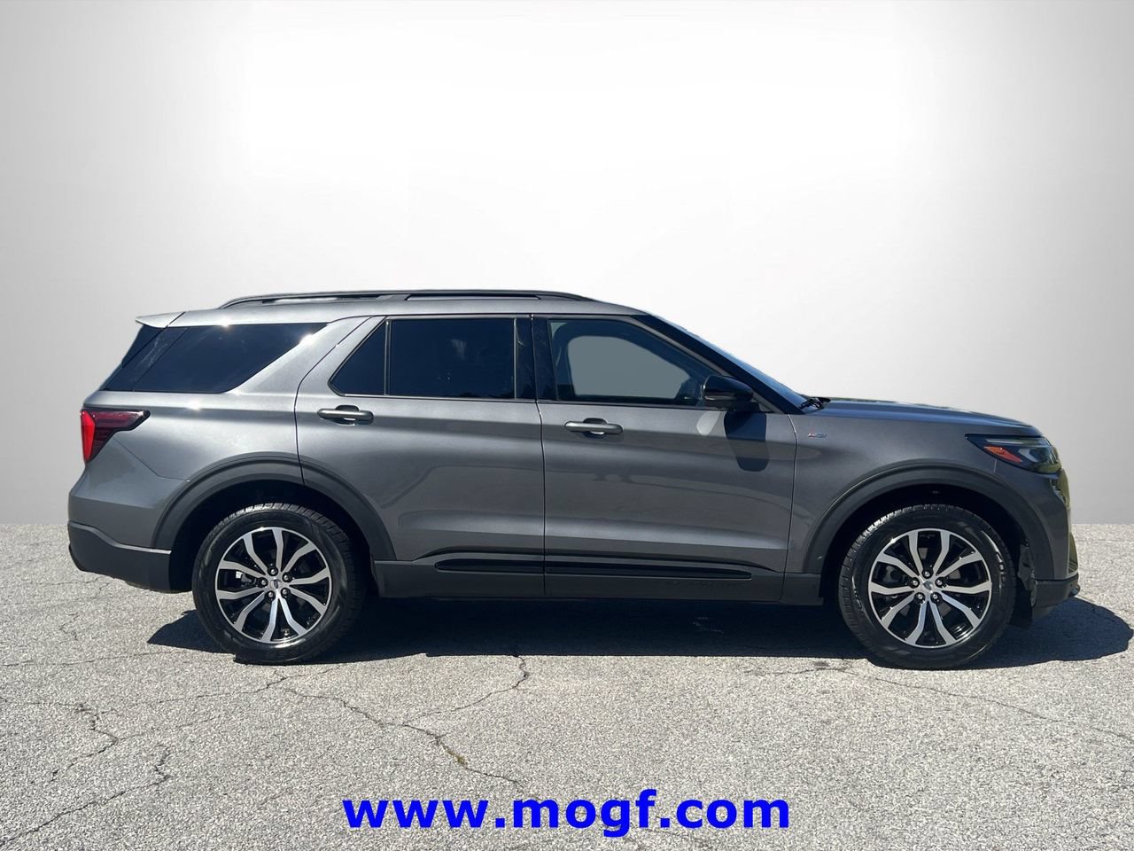 Certified 2025 Ford Explorer ST-Line AWD/4WD image 26
