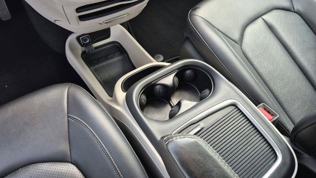 Used 2024 Chrysler Pacifica Touring-L FWD image 19