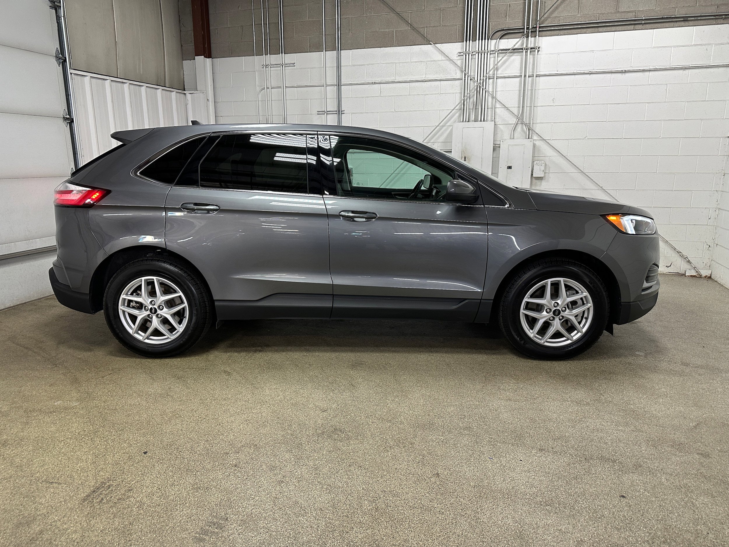 Certified 2024 Ford Edge SEL AWD/4WD image 6
