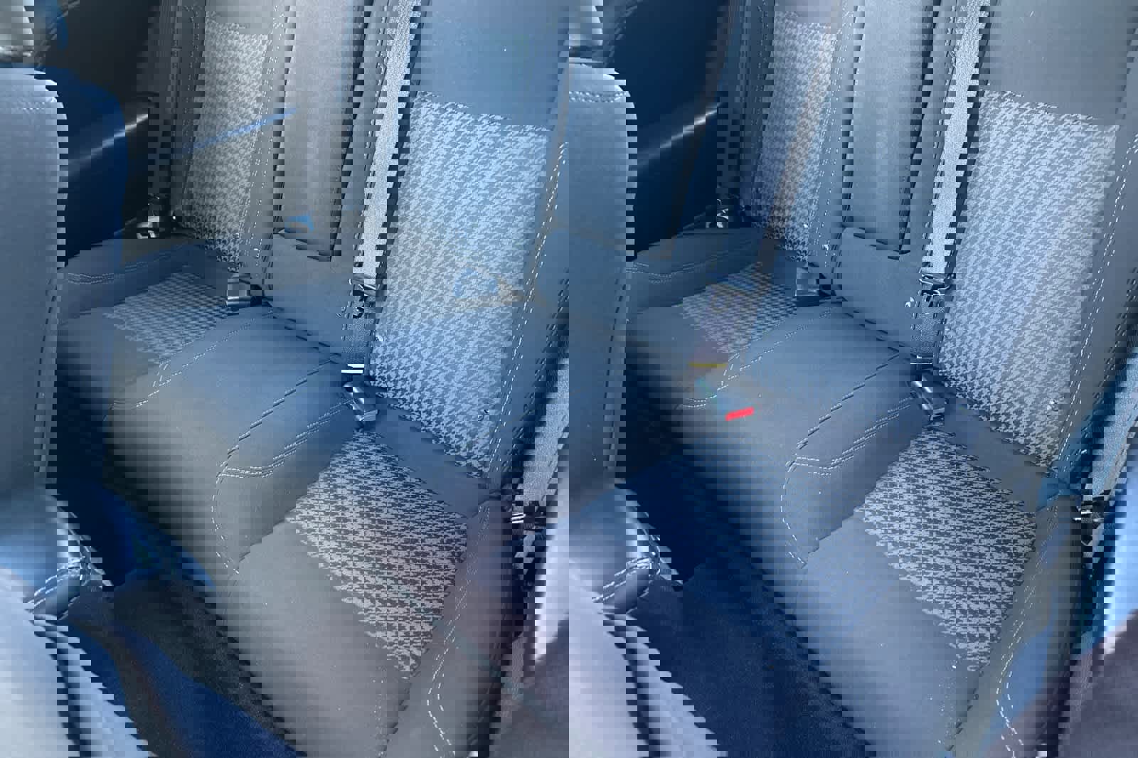 Used 2022 Dodge Challenger SXT w/ Driver Convenience Group image 9