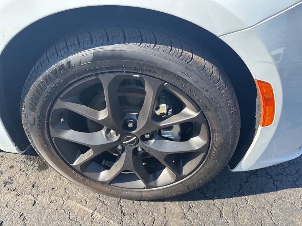 Used 2025 Chrysler Pacifica Limited image 53