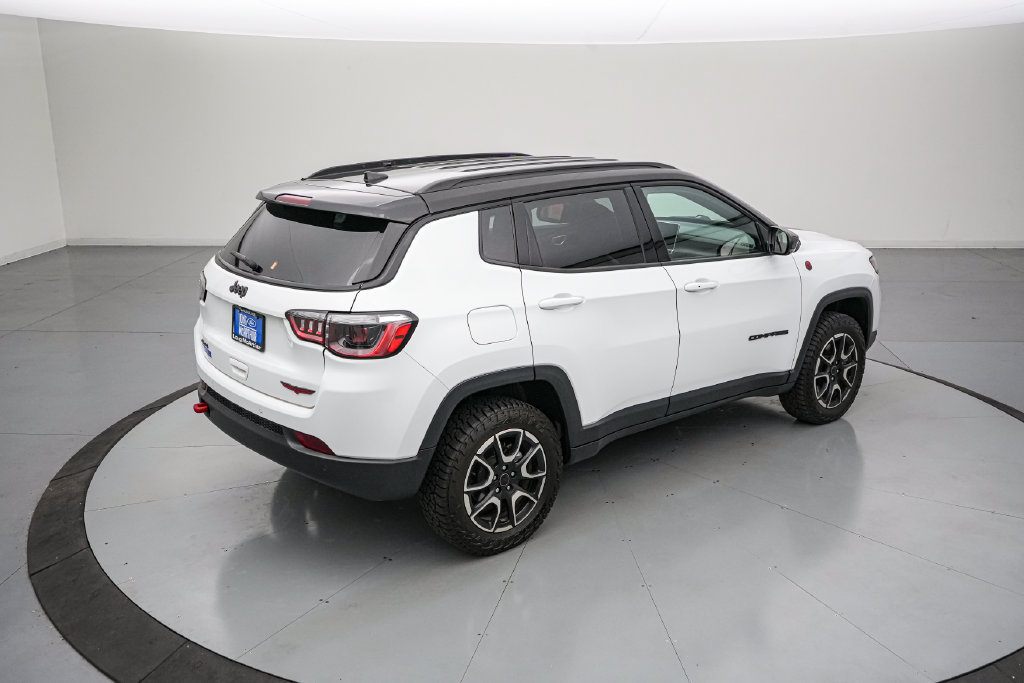 Used 2025 Jeep Compass Trailhawk AWD/4WD image 4
