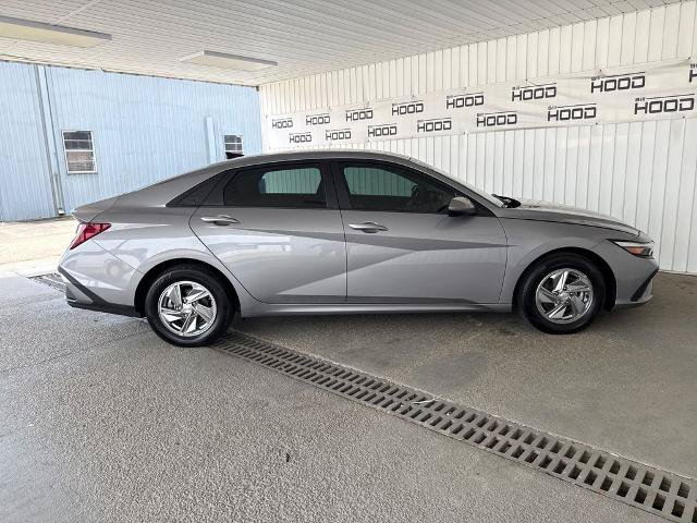 Used 2025 Hyundai Elantra SE FWD image 25