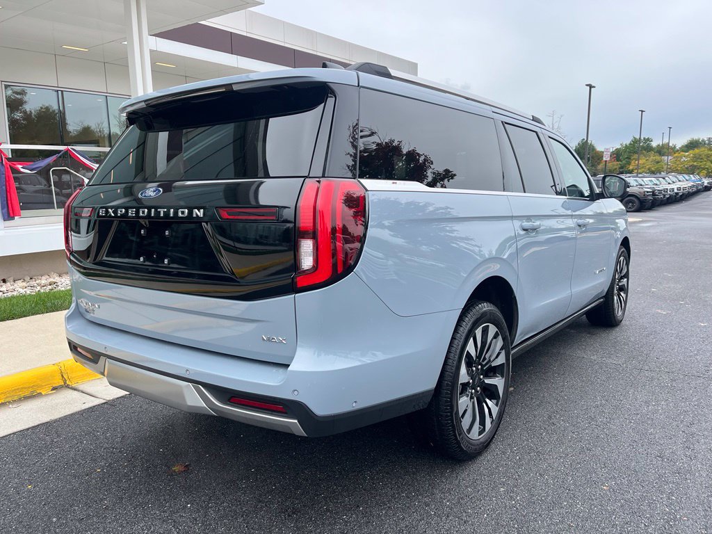 Certified 2025 Ford Expedition Max Platinum w/ Driver's Package AWD/4WD image 9