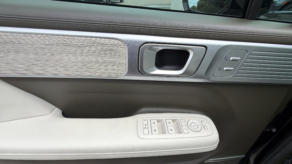 Used 2025 Hyundai Santa Fe Calligraphy FWD image 14