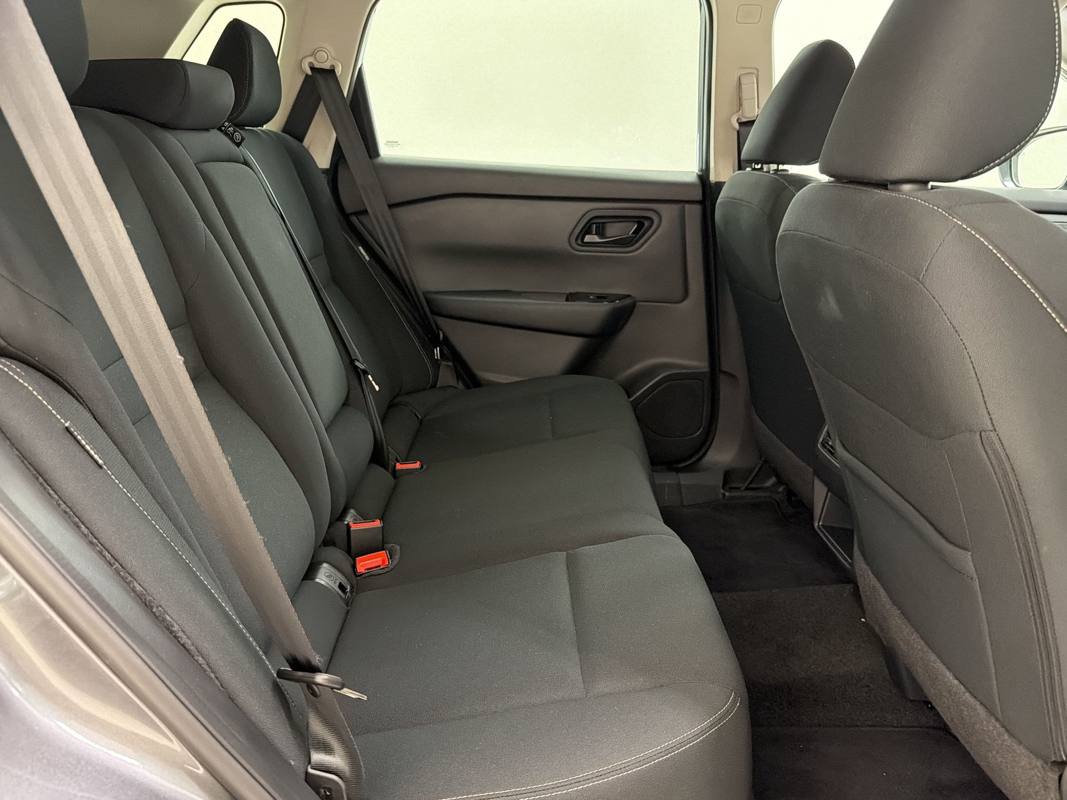 Used 2025 Nissan Rogue S AWD/4WD image 30