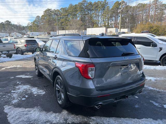 Certified 2022 Ford Explorer XLT w/ Equipment Group 202A image 3