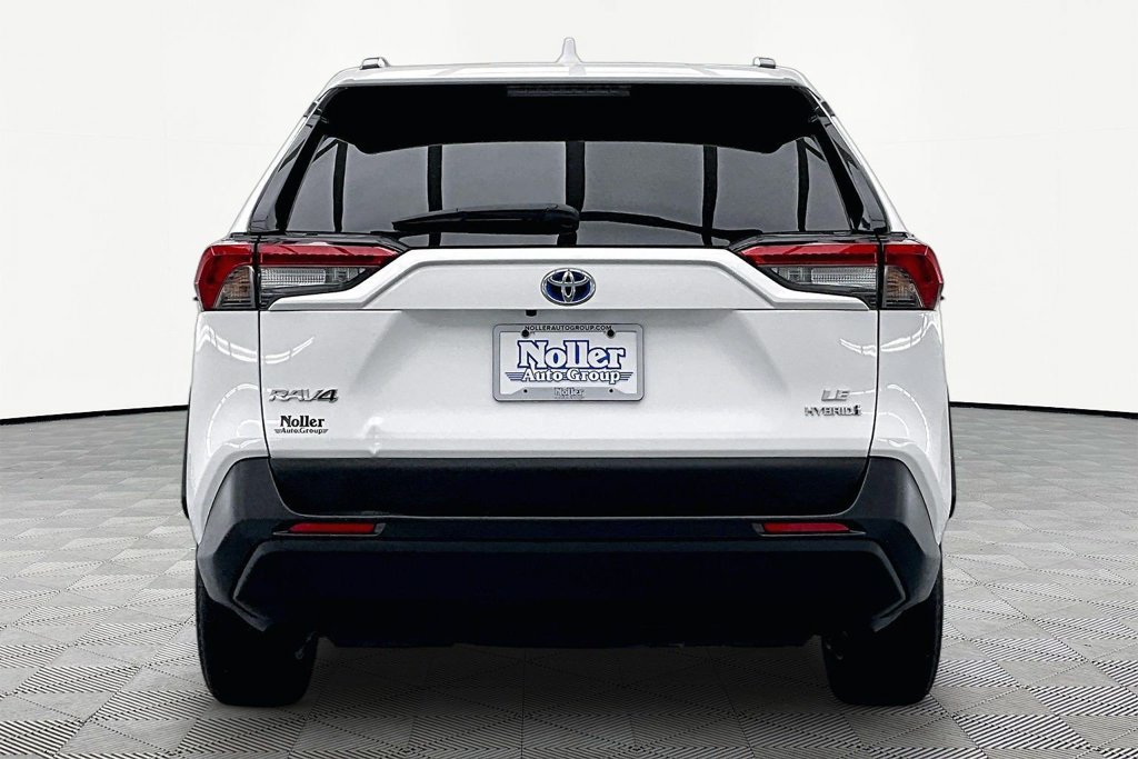 Used 2023 Toyota RAV4 LE AWD/4WD image 4