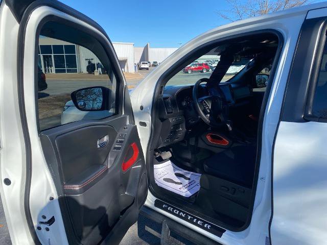 Used 2025 Nissan Frontier PRO-4X image 10