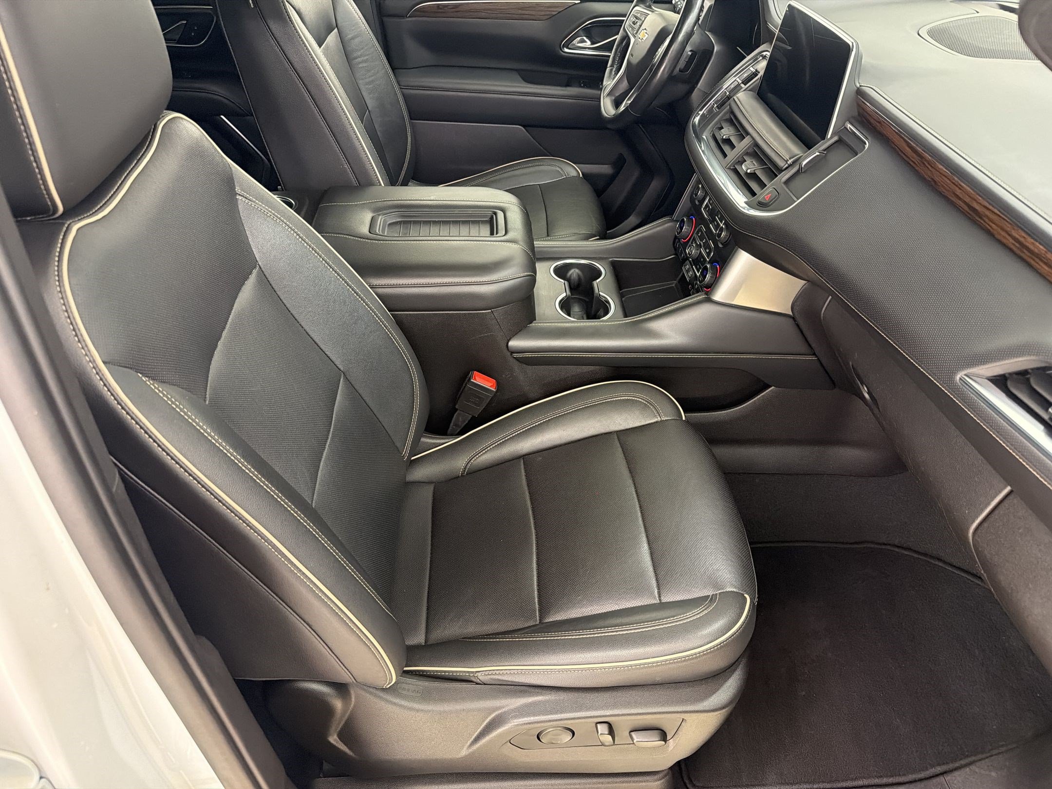 Used 2021 Chevrolet Suburban Premier w/ Premium Package RWD image 30