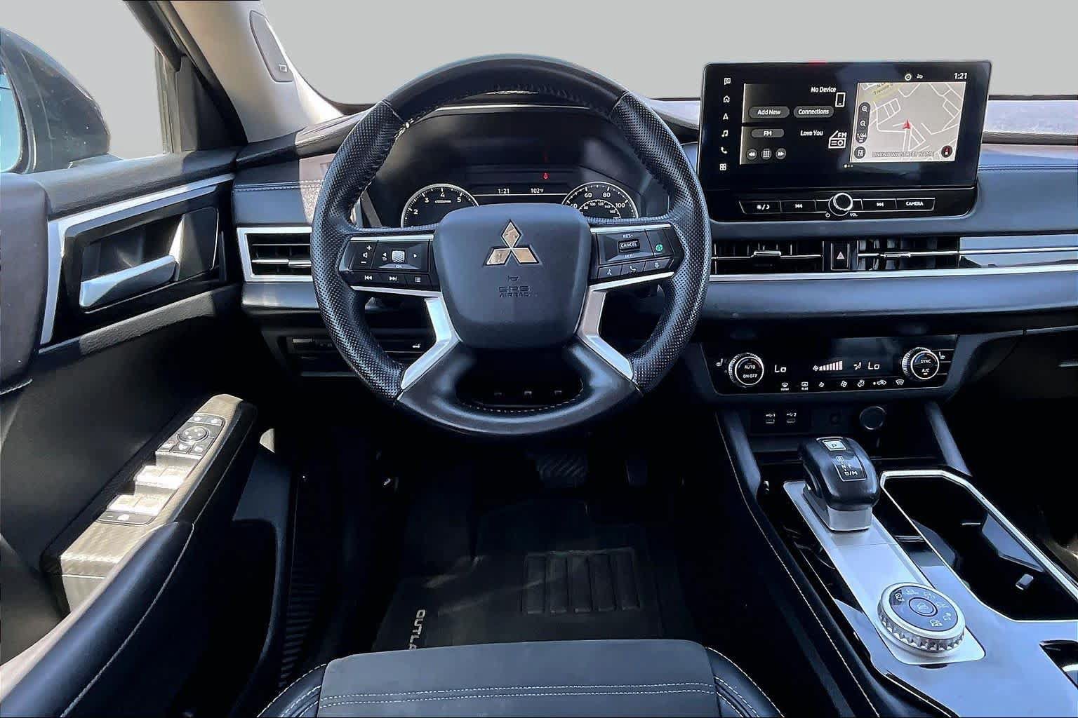 Used 2025 Mitsubishi Outlander SE AWD/4WD image 6