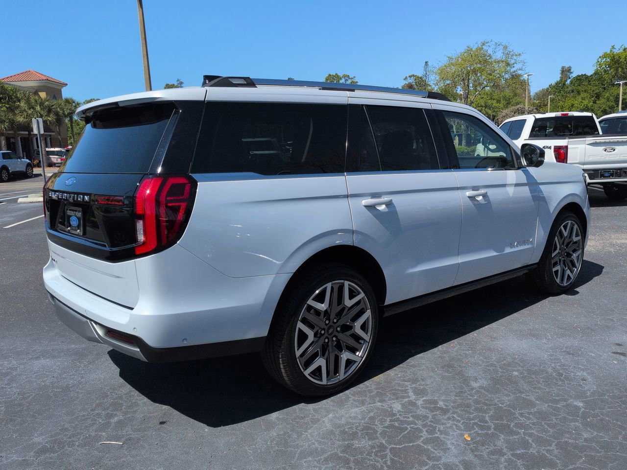 Certified 2025 Ford Expedition Platinum w/ Platinum Ultimate Package image 5