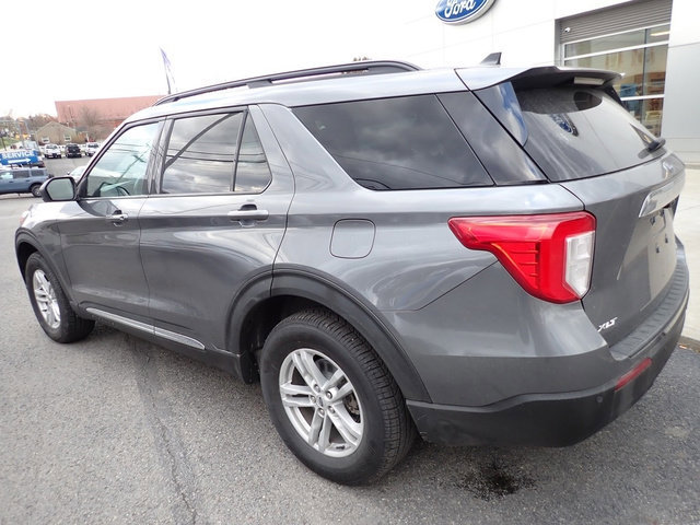 Certified 2022 Ford Explorer XLT image 3