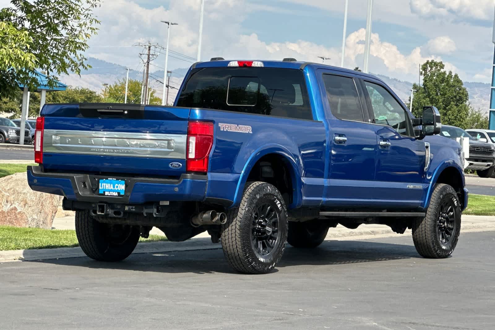 Certified 2022 Ford F250 Platinum w/ Tremor Off-Road Package AWD/4WD image 2