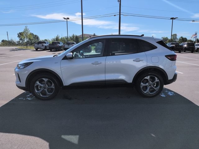 Certified 2025 Ford Escape ST-Line Select AWD/4WD image 4