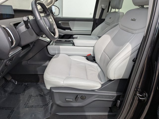 Certified 2025 Ford Expedition Platinum w/ Driver's Package AWD/4WD image 16
