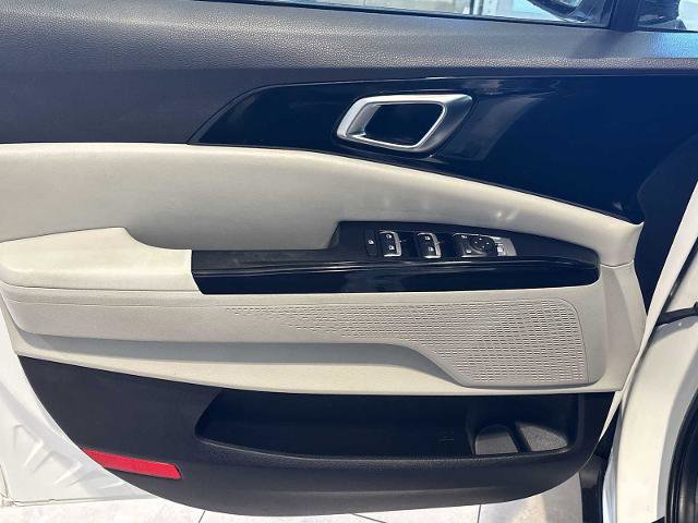 Used 2024 Kia Carnival EX image 21