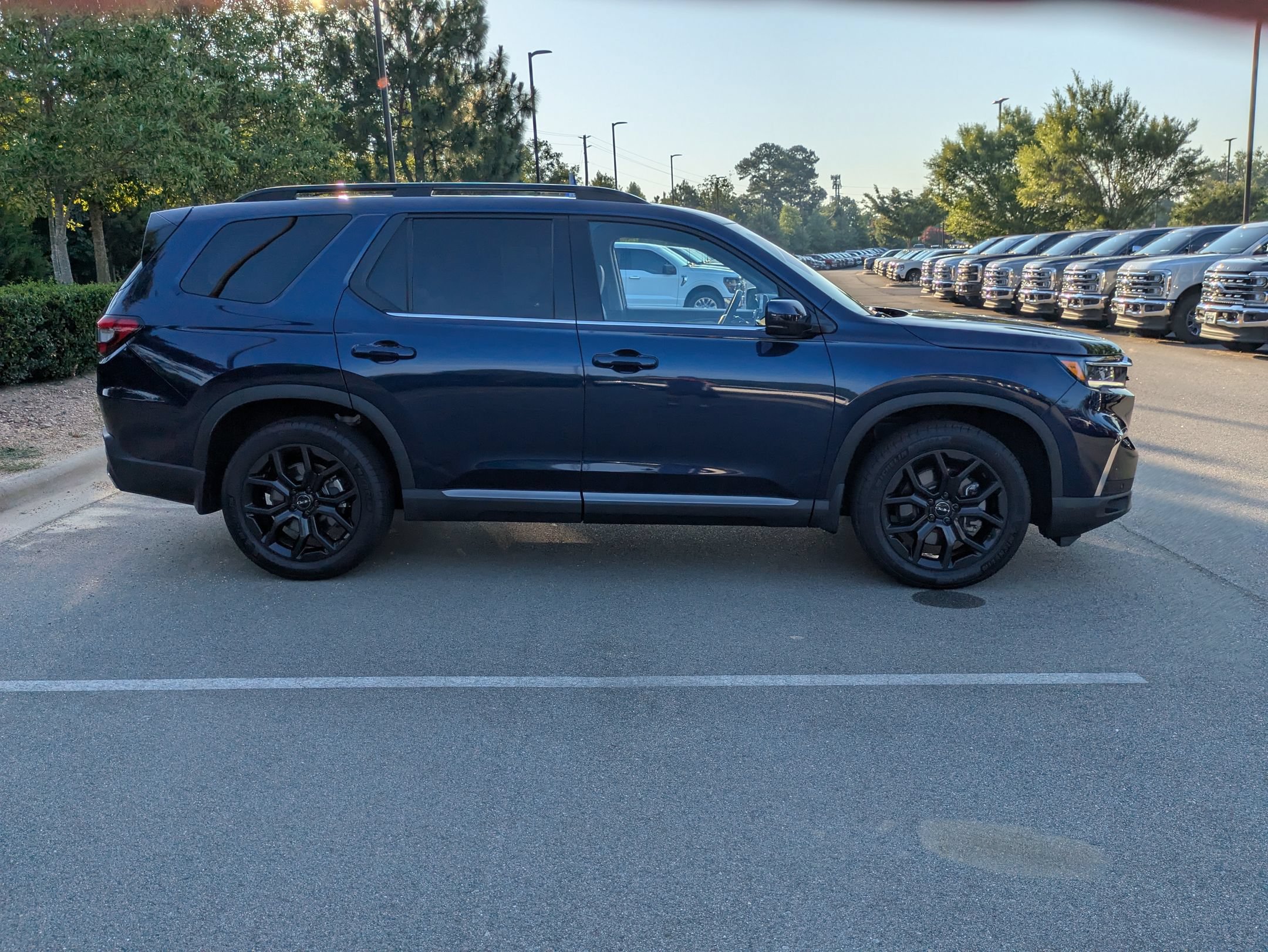 Used 2025 Honda Pilot Touring image 3