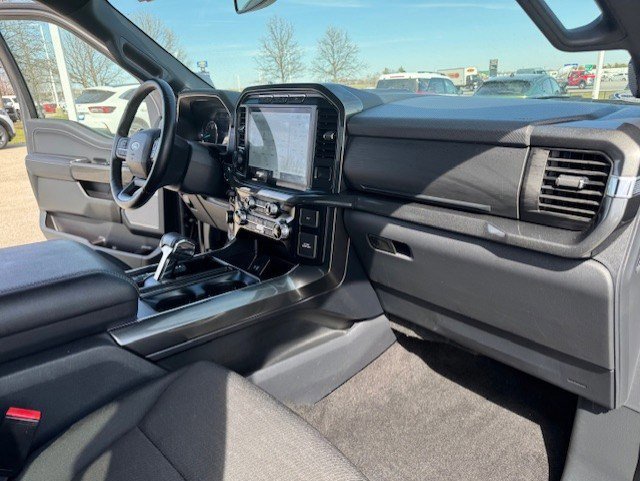 Certified 2022 Ford F150 XLT w/ Equipment Group 302A High image 33