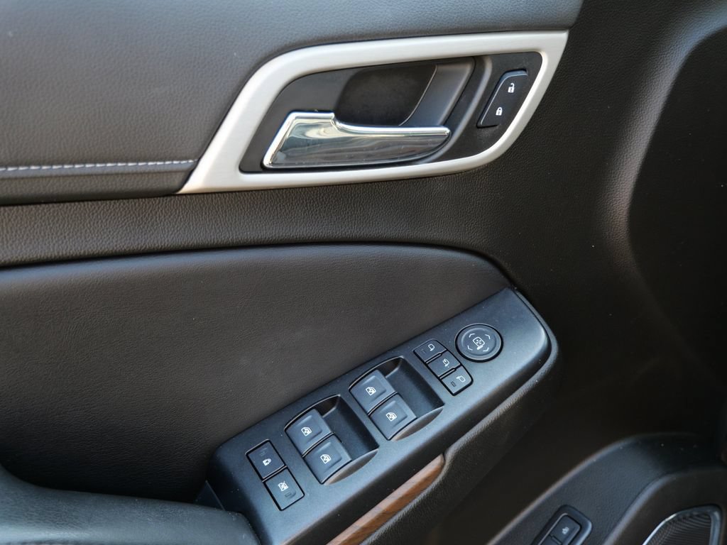 Used 2019 GMC Yukon XL Denali w/ Denali Ultimate Black Edition AWD/4WD image 22