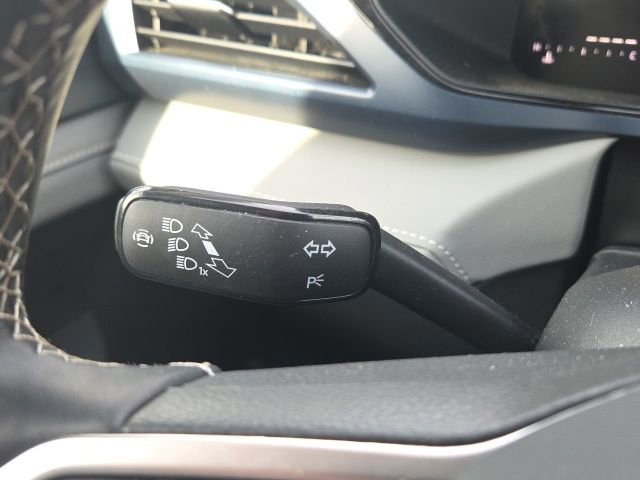 Used 2024 Volkswagen Taos SE image 44