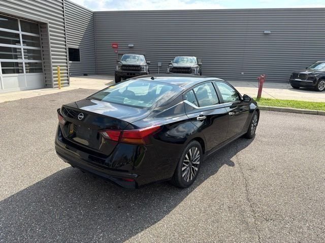 Used 2024 Nissan Altima 2.5 SV FWD image 5