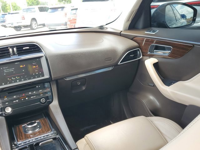Used 2019 Jaguar F-PACE Prestige image 20