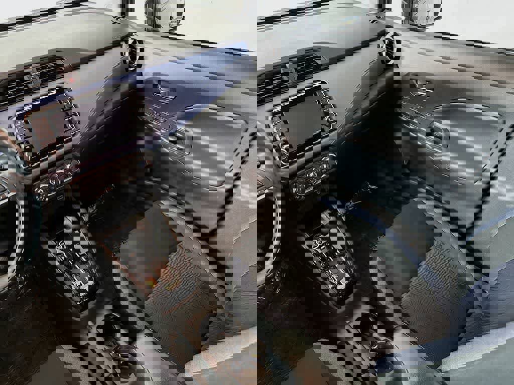 Used 2023 Nissan Versa SV image 14