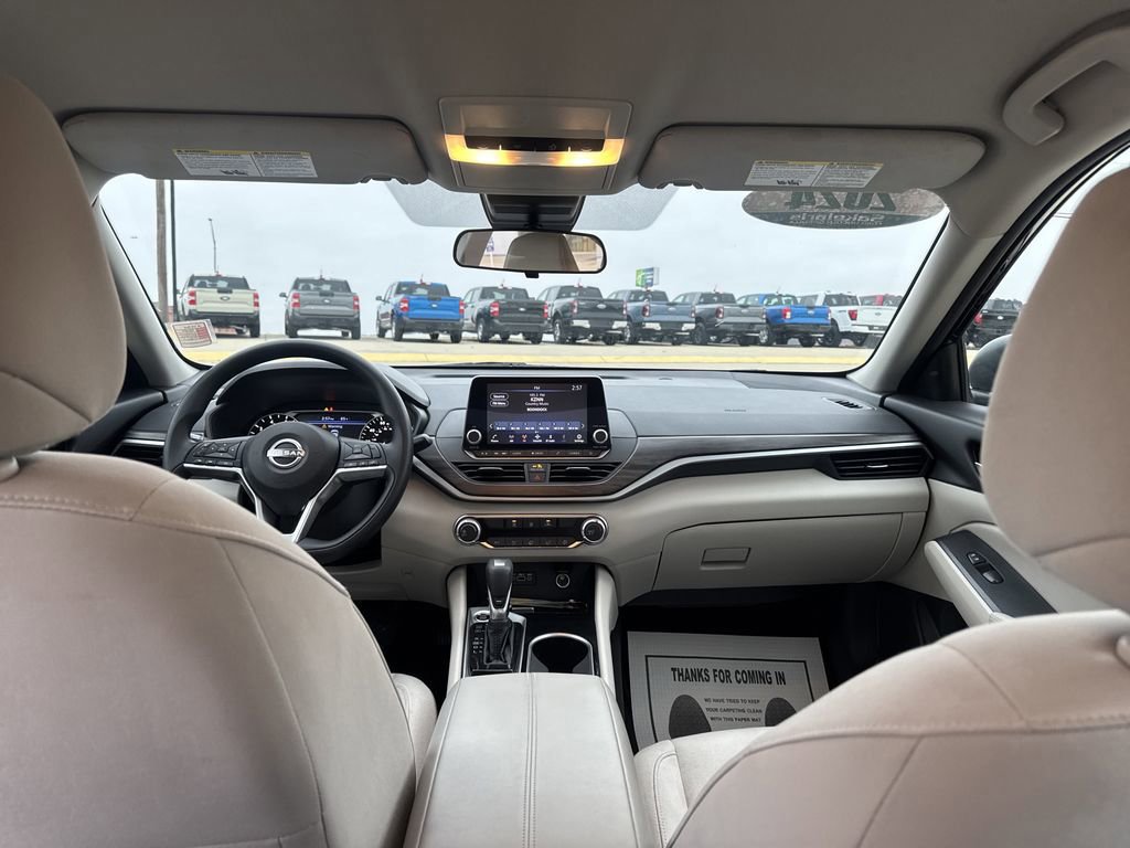 Used 2024 Nissan Altima 2.5 SV image 35