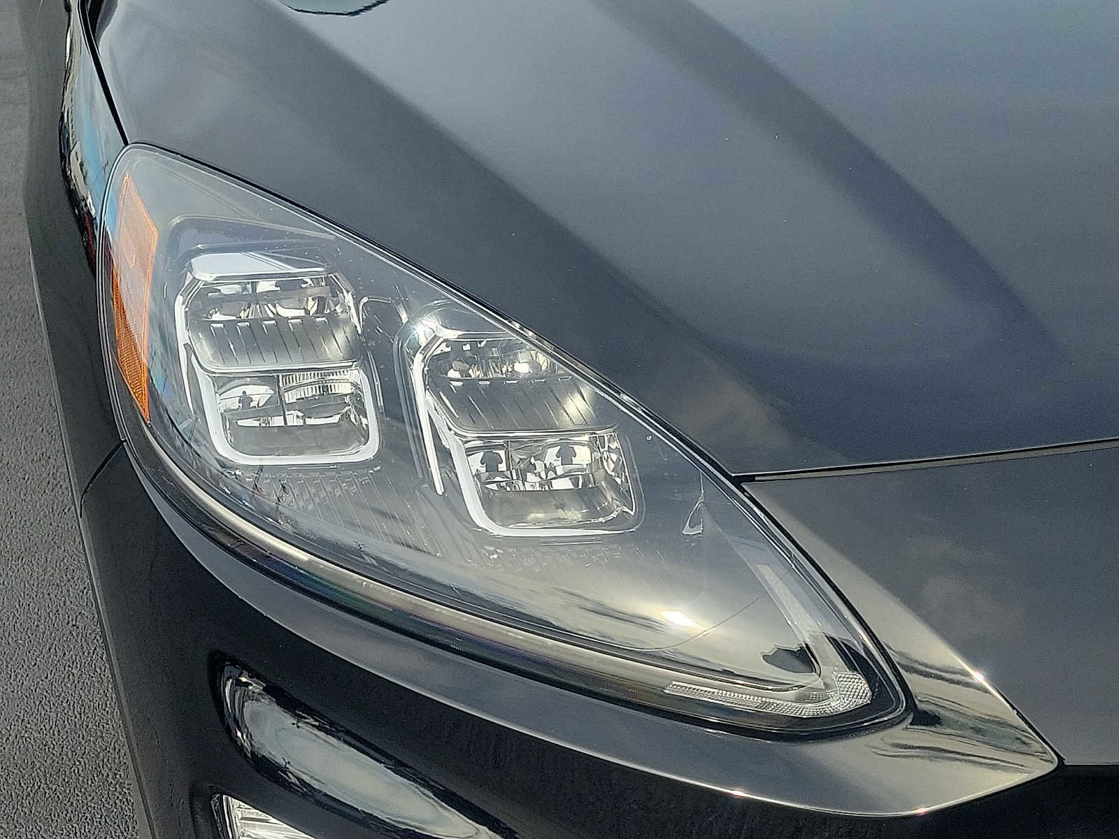 Certified 2022 Ford Escape Titanium w/ Titanium Elite Package image 9