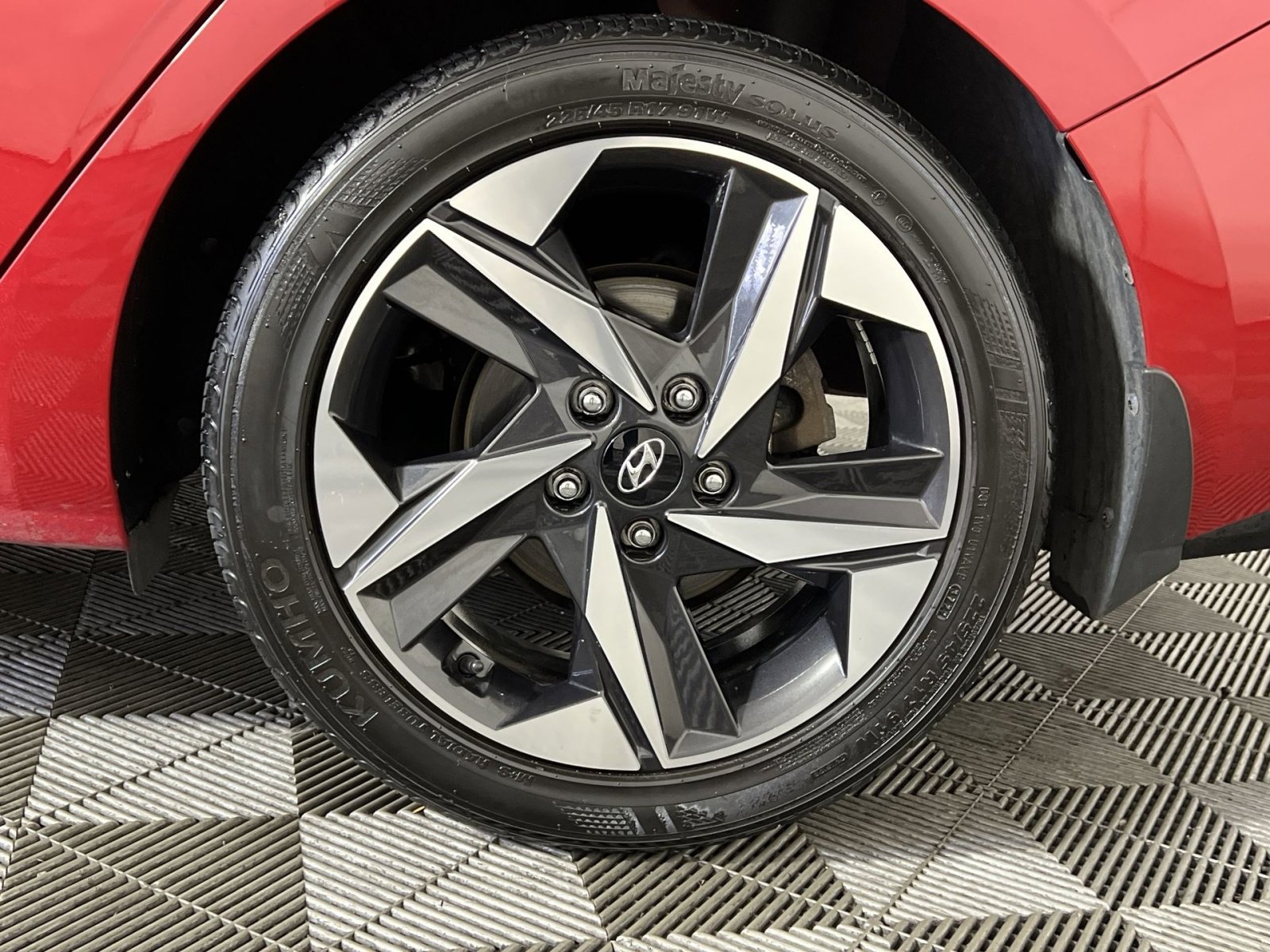 Used 2023 Hyundai Elantra Limited w/ Cargo Package image 12