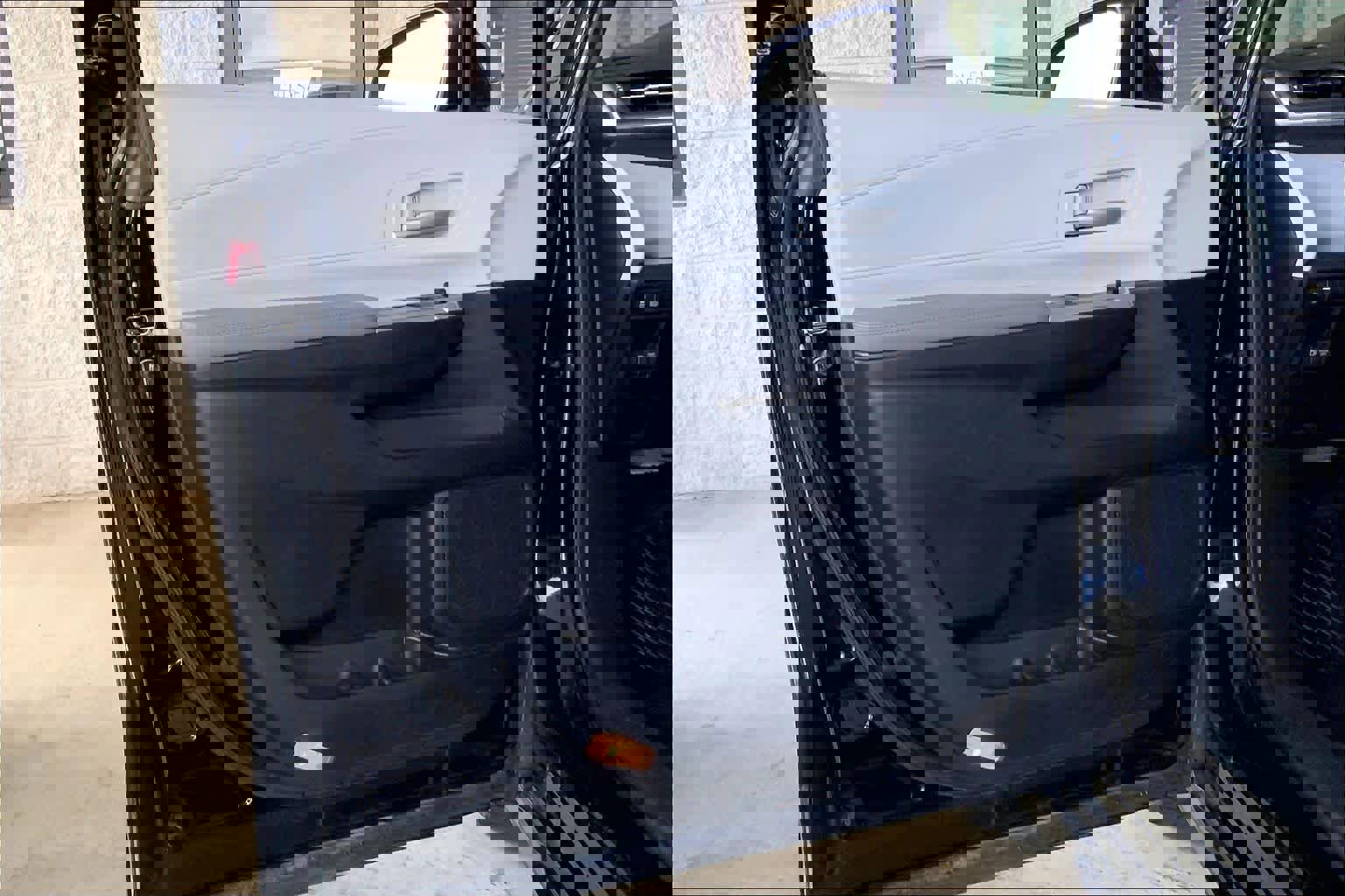 Used 2025 Toyota Sienna XLE image 21