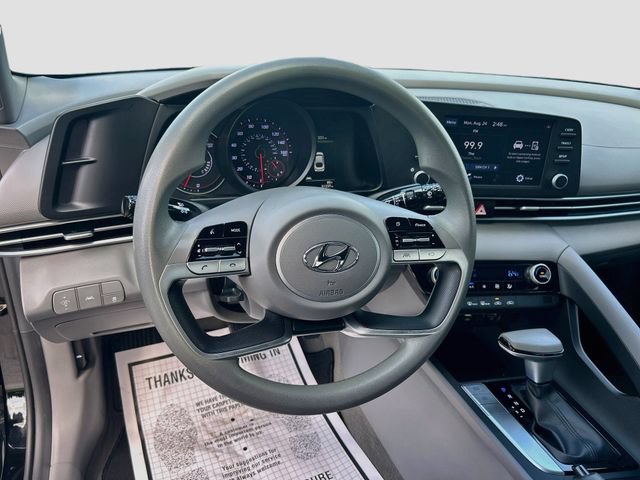 Used 2022 Hyundai Elantra SEL FWD image 16