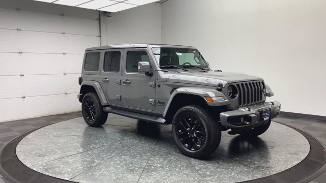 Used 2023 Jeep Wrangler Unlimited Sahara AWD/4WD image 32