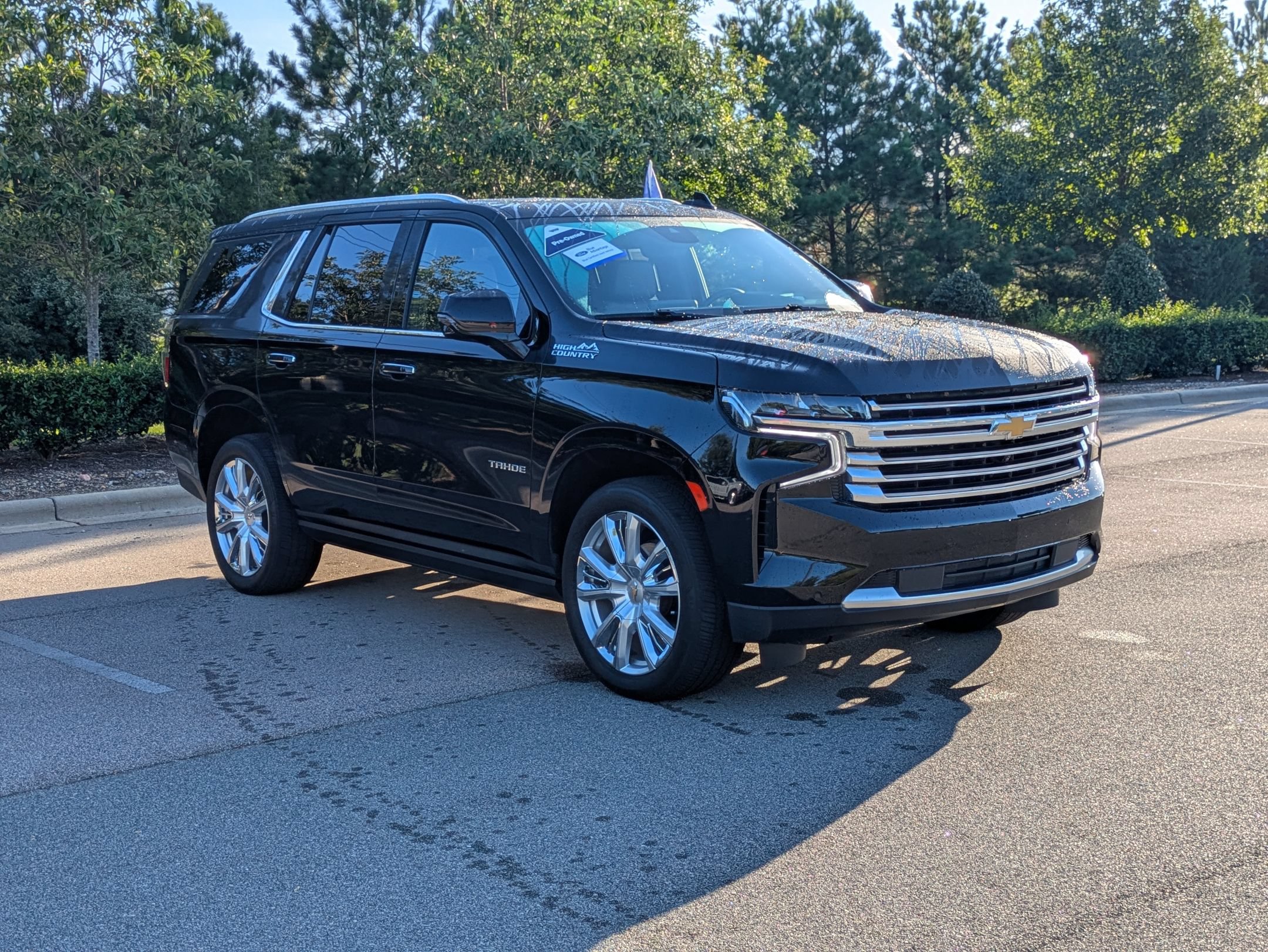 Used 2024 Chevrolet Tahoe High Country AWD/4WD image 2