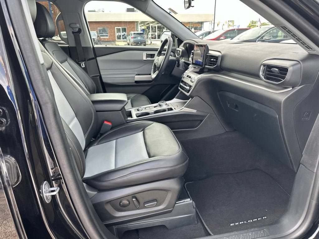 Certified 2024 Ford Explorer XLT w/ Equipment Group 202A AWD/4WD image 12