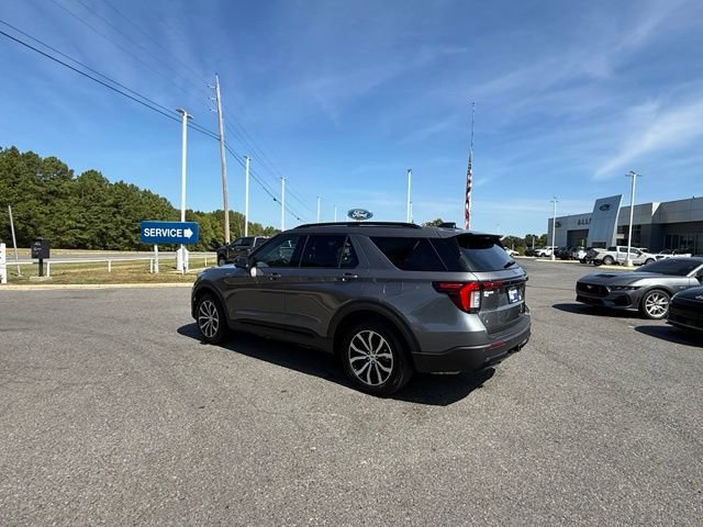 Certified 2025 Ford Explorer ST-Line AWD/4WD image 4