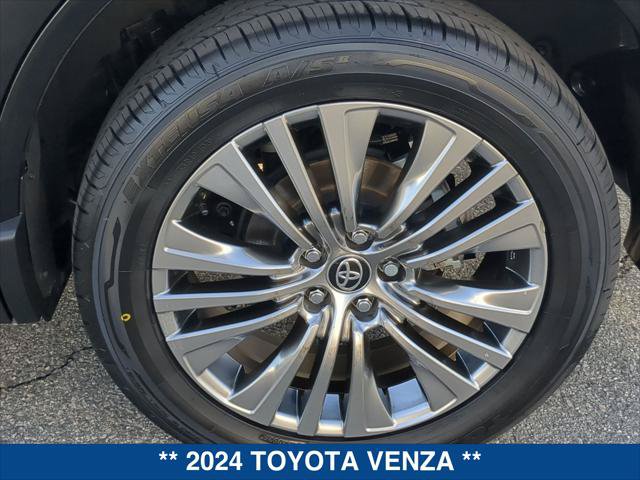 Used 2024 Toyota Venza Limited AWD/4WD image 9
